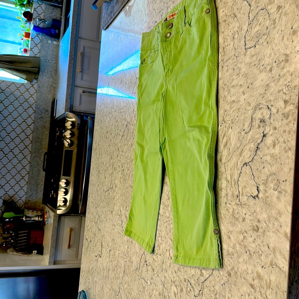 Faded glory Size 10 Capri lime green